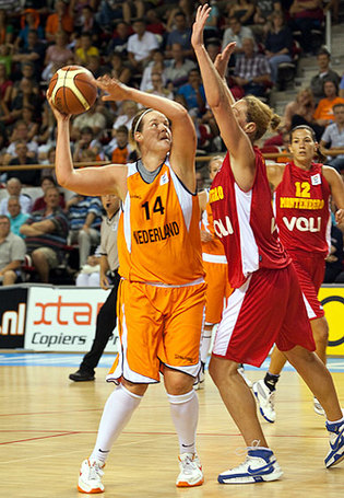 Marlous Nieuwween blessée en équipe nationale, la fédération des Pays-Bas condamnée à indemniser son club (photo: FIBA Europe) Marlous Nieuwween blessée en équipe nationale, la fédération des Pays-Bas condamnée à indemniser son club (photo: FIBA Europe)
