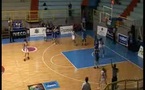 U16 - Le désormais célébrissime panier à 3 points de Julie Allemand !