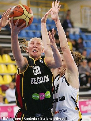 Ann Wauters au combat (Stefano Silvestri/Castoria) Ann Wauters au combat (Stefano Silvestri/Castoria)