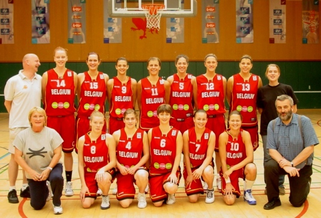 De haut en bas et de gauche à droite: Benny Mertens (coach), Tracy Wittebolle, Anabel Lerooy, Ines Beaurang, Sara Leemans, Julie Vermeire, Fanny Tirtiaux, Ann Boel, Anne Fockedey (kiné). En bas: Danny Cazzolato (assistante), Valérie Kara, Eveline Van H De haut en bas et de gauche à droite: Benny Mertens (coach), Tracy Wittebolle, Anabel Lerooy, Ines Beaurang, Sara Leemans, Julie Vermeire, Fanny Tirtiaux, Ann Boel, Anne Fockedey (kiné). En bas: Danny Cazzolato (assistante), Valérie Kara, Eveline Van H