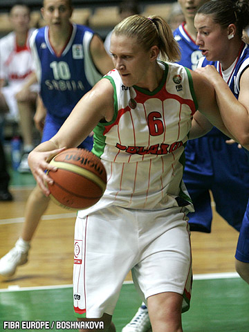 Outre l'Espagne, la Bélarusse avec probablement son intérieure Viktoryia Hasper (1m90) croisera la route des Belges (photo: FibaEurope.com) Outre l'Espagne, la Bélarusse avec probablement son intérieure Viktoryia Hasper (1m90) croisera la route des Belges (photo: FibaEurope.com)
