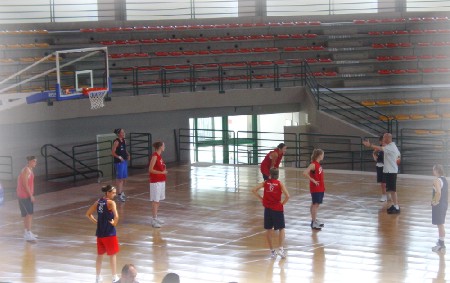 Les Espoirs à l'entraînement jeudi dans la salle de Sulmona (photo: S.Kovaleni) Les Espoirs à l'entraînement jeudi dans la salle de Sulmona (photo: S.Kovaleni)