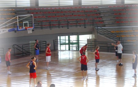 Les Espoirs à l'entraînement jeudi dans la salle de Sulmona (photo: S.Kovaleni)