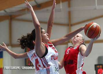 A un panier près, Julie Van Loo devenait l'héroïne des U16. Il faut tourner la page et penser à la France (photo: FIBA Europe.com/Grochala)