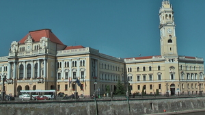 L'hotel de ville d'Oradea. Les photos de l'orphelinat n'étaient pas souhaitées. L'hotel de ville d'Oradea. Les photos de l'orphelinat n'étaient pas souhaitées.