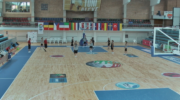 Entraînement en fin de matinée dans l'Arena Toni Alexe