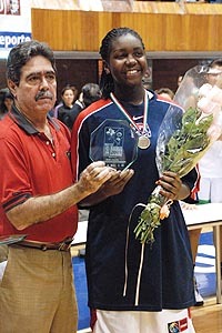 Elisabeth Williams (USA), MVP de FIBA Americas U16 (photo: usabasketball.org) Elisabeth Williams (USA), MVP de FIBA Americas U16 (photo: usabasketball.org)