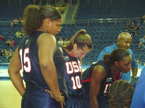 Le futur Shaquille O'Neal version dames ? Ne cherchez plus... Courtney Paris (15), 19 ans, 1m91, 109kgs... Elle est, par exemple, la seule joueuse de l'histoire de la NCAA à avoir capté plus de 1.000 rbds en 2 saisons...