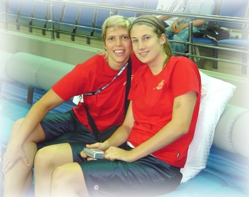 Fannie Vandesteene et Lieselot Malfait, convalescentes sur le banc face au Canada Fannie Vandesteene et Lieselot Malfait, convalescentes sur le banc face au Canada