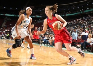 Emma Meesseman ici face à NY Liberty (photo: monumentalnetwork.com) Emma Meesseman ici face à NY Liberty (photo: monumentalnetwork.com)