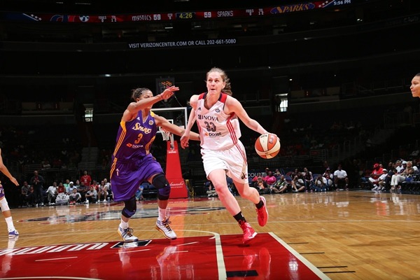 Emma Meesseman (Washington Mystics) vs LA Sparks