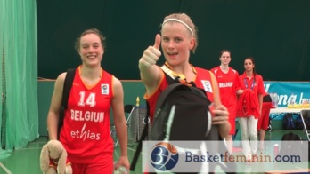 Julie Vanloo, capitaine, pour un 3/3 pour commencer