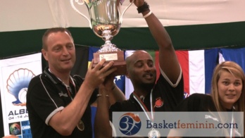 Le podium, les médailles d'or, Julie Vanloo, MVP