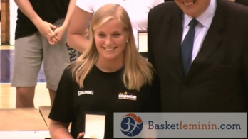 Le podium, les médailles d'or, Julie Vanloo, MVP
