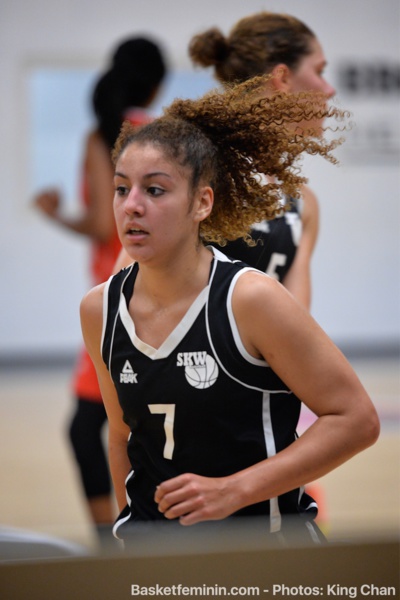 Fracture au genou pour Sofia Ouahabi (SKW) Fracture au genou pour Sofia Ouahabi (SKW)