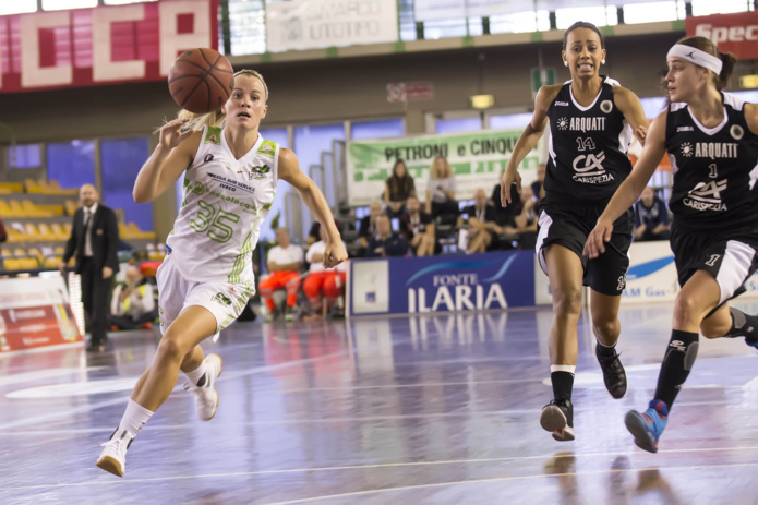 Julie Vanloo avec Ragusa (photo: legabasketfemminile.it) Julie Vanloo avec Ragusa (photo: legabasketfemminile.it)