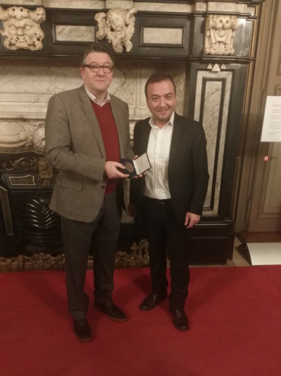 Patrick Torrekens reçoit la médaille d'honneur de l'Echevin des Sports de la Ville de Gand, Rezul Tapmaz Patrick Torrekens reçoit la médaille d'honneur de l'Echevin des Sports de la Ville de Gand, Rezul Tapmaz