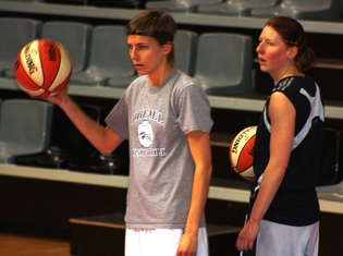 Sara Leemans très heureuse de retrouver l'équipe nationale, Stéphanie Dubuc inquiète Sara Leemans très heureuse de retrouver l'équipe nationale, Stéphanie Dubuc inquiète