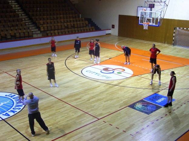 Dernier entraînement avant le duel ce soir face aux Croates (photo: S. Kovaleni) Dernier entraînement avant le duel ce soir face aux Croates (photo: S. Kovaleni)