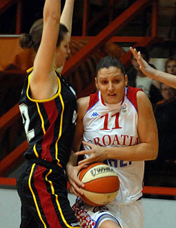 Ana Lelas sans pitié pour Jana Raman & Co (photo: kosarka.hr) Ana Lelas sans pitié pour Jana Raman & Co (photo: kosarka.hr)