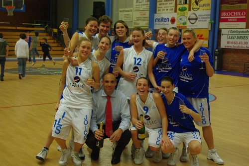 Boom savoure la victoire alors que la fusion Kangoeroes-Boom sera présentée officiellement jeudi (photo:basketboom.com) Boom savoure la victoire alors que la fusion Kangoeroes-Boom sera présentée officiellement jeudi (photo:basketboom.com)
