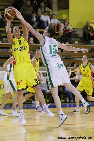 Nele Deyaert permet à Waregem de retrouver Malashenko et le Dexia en finale (photo: Ch. Béka/www.amaphoto.eu) Nele Deyaert permet à Waregem de retrouver Malashenko et le Dexia en finale (photo: Ch. Béka/www.amaphoto.eu)