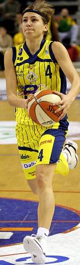 Sara Leemans dans son style caractéristique tire un bilan positif de sa saison (photo: womensbasketball-in-france.com)