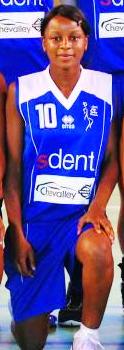 Noémie Mayombo sous son nouveau maillot (photo: http://www.nyonbasketfeminin.ch) Noémie Mayombo sous son nouveau maillot (photo: http://www.nyonbasketfeminin.ch)
