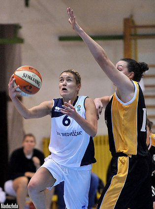 Irena Cuncic a pris le meilleur sur Jennifer Fleischer jeudi à Zagreb (photo: FIBA Europe/Medvescak)
