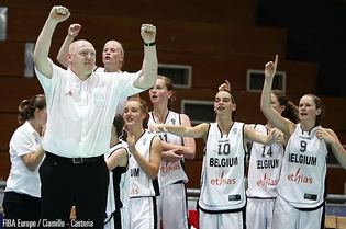 Daniel Goethals et ses filles au Mondial (photo: FIBA Europe/Ciamillo/Castoria)