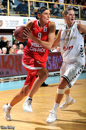 Anna Wielbnowska (photo: FIBA Europe/Viktor Rebay) Anna Wielbnowska (photo: FIBA Europe/Viktor Rebay)