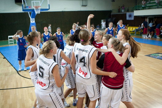 La joie belge au coup de sifflet final (photo: FIBA Europe/MEGAPRESS / Lefteris Damianidis) La joie belge au coup de sifflet final (photo: FIBA Europe/MEGAPRESS / Lefteris Damianidis)