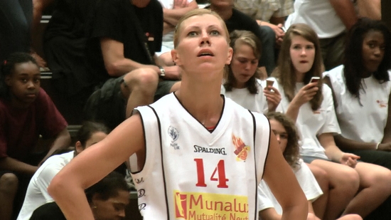 Oksana Agabalova sous le maillot du Novia... du Dexia Namur Capitale, mais toujours un regard vers le haut Oksana Agabalova sous le maillot du Novia... du Dexia Namur Capitale, mais toujours un regard vers le haut