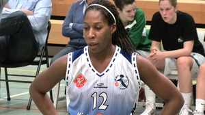 Rhona McKenzie achève son mandat, mais ne reviendra pas après la trêve Rhona McKenzie achève son mandat, mais ne reviendra pas après la trêve