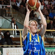 Anke De Mondt poursuit sa route en Euroligue (photo: FIBA.com) Anke De Mondt poursuit sa route en Euroligue (photo: FIBA.com)