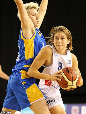 Cathy Schmit et le Grand-Duché de Luxembourg à Spirou Monceau (photo: FIBA Europe/Jeff Lahr) Cathy Schmit et le Grand-Duché de Luxembourg à Spirou Monceau (photo: FIBA Europe/Jeff Lahr)