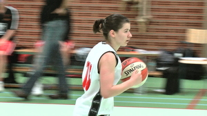 Nele Poffyn file à Basket Groot Willebroek