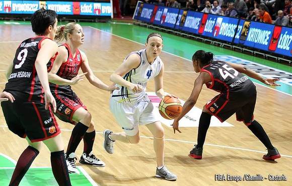 Anke De Mondt driblle du beau monde  (photo: FIBA Europe/Ciamilo-Castoria)