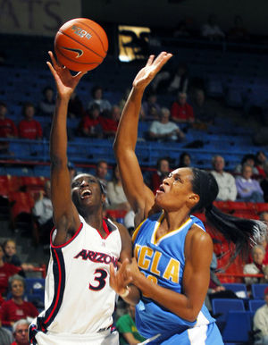 Ify Ibekwe (à gauche), la WNBA puis Namur (photo: http://tucsoncitizen.com)