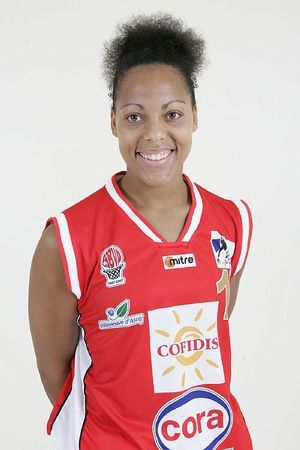 Kathy Wambe retrouve un maillot qu'elle connaît bien (photo: http://www.womensbasketball-in-france.com) Kathy Wambe retrouve un maillot qu'elle connaît bien (photo: http://www.womensbasketball-in-france.com)