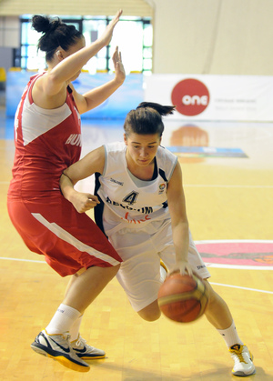 Nele Poffyn, ici face à la Hongrie (photo:FIBA Europe / DENIS DUKOVSKI )