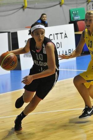 Hind Ben Abdelkader contre la Suède (photo: FIBA Europe/Michele Gregolin)