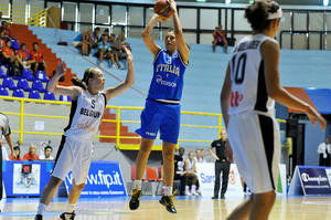 Julie Allemand a du se farcir Zandalasini qui s'en souviendra (photo: FIBA Europe/Castoria / Gregolin) Julie Allemand a du se farcir Zandalasini qui s'en souviendra (photo: FIBA Europe/Castoria / Gregolin)