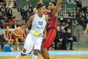 Lenea Williams a donné du fil à retordre aux Namuroises (photo: Bruno Lebeau/Ouest France) Lenea Williams a donné du fil à retordre aux Namuroises (photo: Bruno Lebeau/Ouest France)