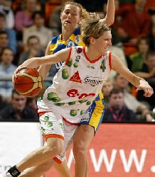 Jana Vesela en route pour le titre (FIBA Europe/Ciamillo-Castoria) Jana Vesela en route pour le titre (FIBA Europe/Ciamillo-Castoria)