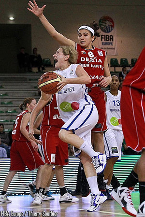 Les bonnes nouvelles s'enchaînent pour Hind Ben Abdelkader (photo: FIBA Europe) Les bonnes nouvelles s'enchaînent pour Hind Ben Abdelkader (photo: FIBA Europe)