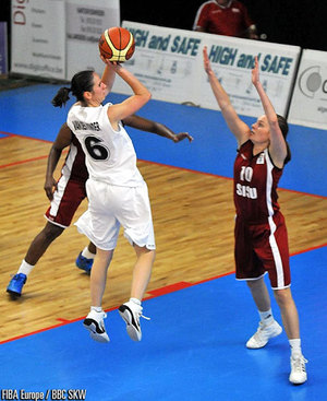 Ilse Van den Vonder face aux Danoises (photo: FIBA Europe/BBCSKW) Ilse Van den Vonder face aux Danoises (photo: FIBA Europe/BBCSKW)