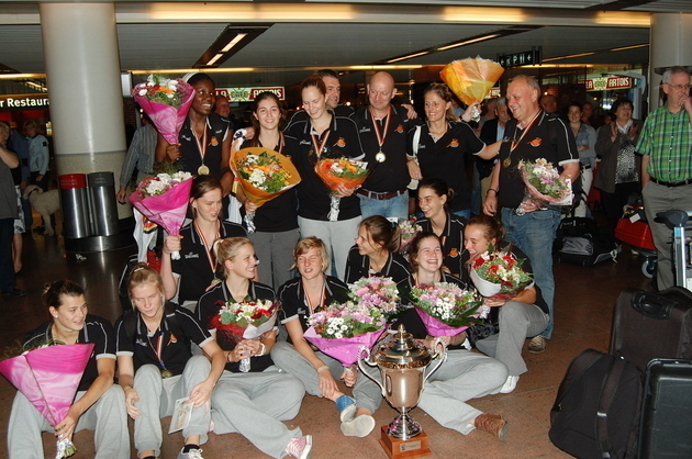Encore des fleurs pour les U18 (photo: V. Biebuyck) Encore des fleurs pour les U18 (photo: V. Biebuyck)