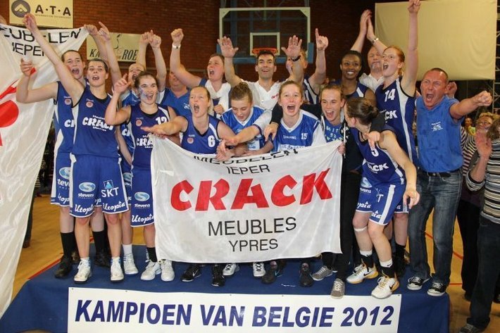 Photo Crack Blue Cats Ieper (bluecatsieper.be) Photo Crack Blue Cats Ieper (bluecatsieper.be)