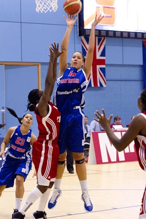 La Britannique Azania Stewart coéquipière de Kim Mestdagh à Zamarat La Britannique Azania Stewart coéquipière de Kim Mestdagh à Zamarat